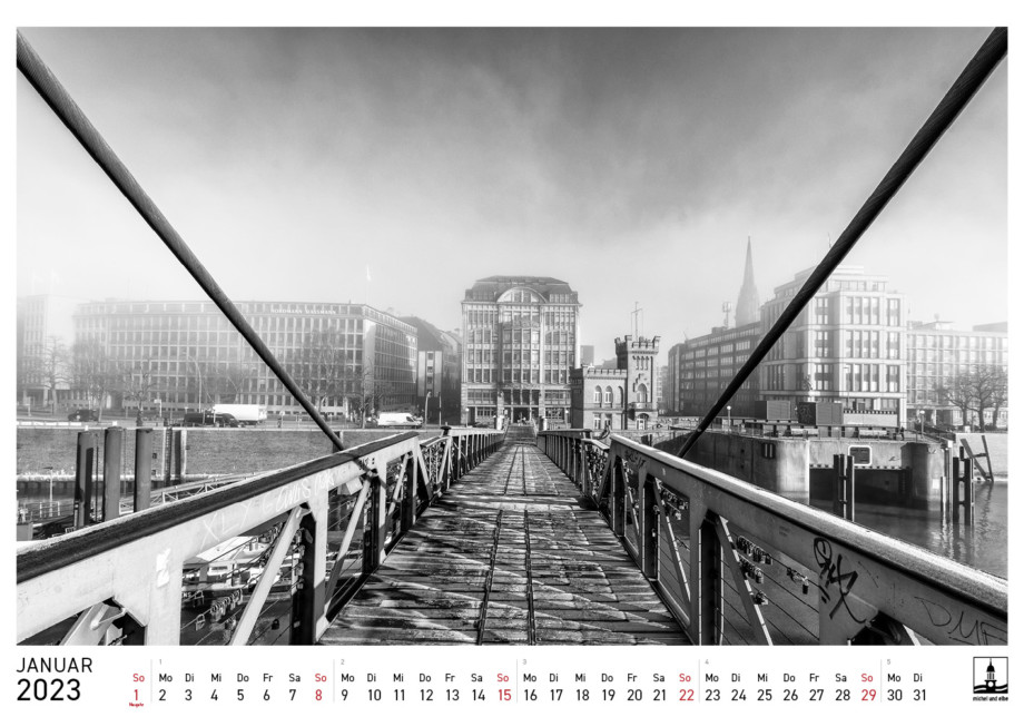 Hamburg-Foto-Kalender-2023-SW-michel-und-elbe_01
