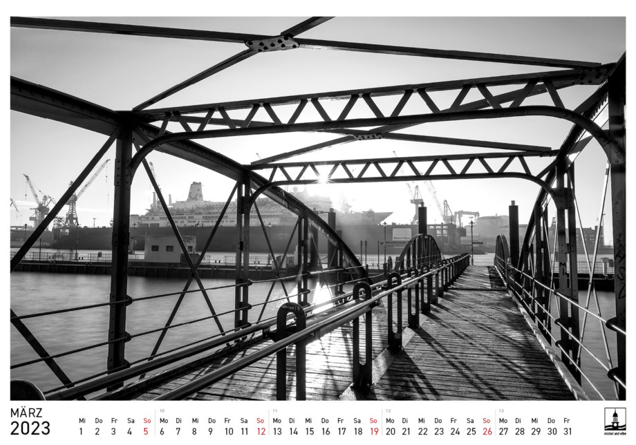 Hamburg-Foto-Kalender-2023-SW-michel-und-elbe_03