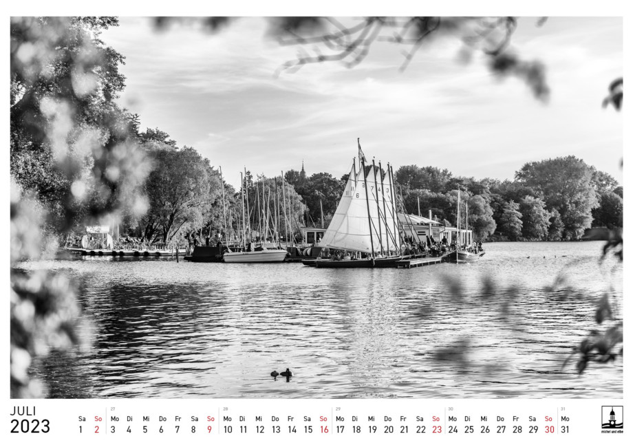 Hamburg-Foto-Kalender-2023-SW-michel-und-elbe_07