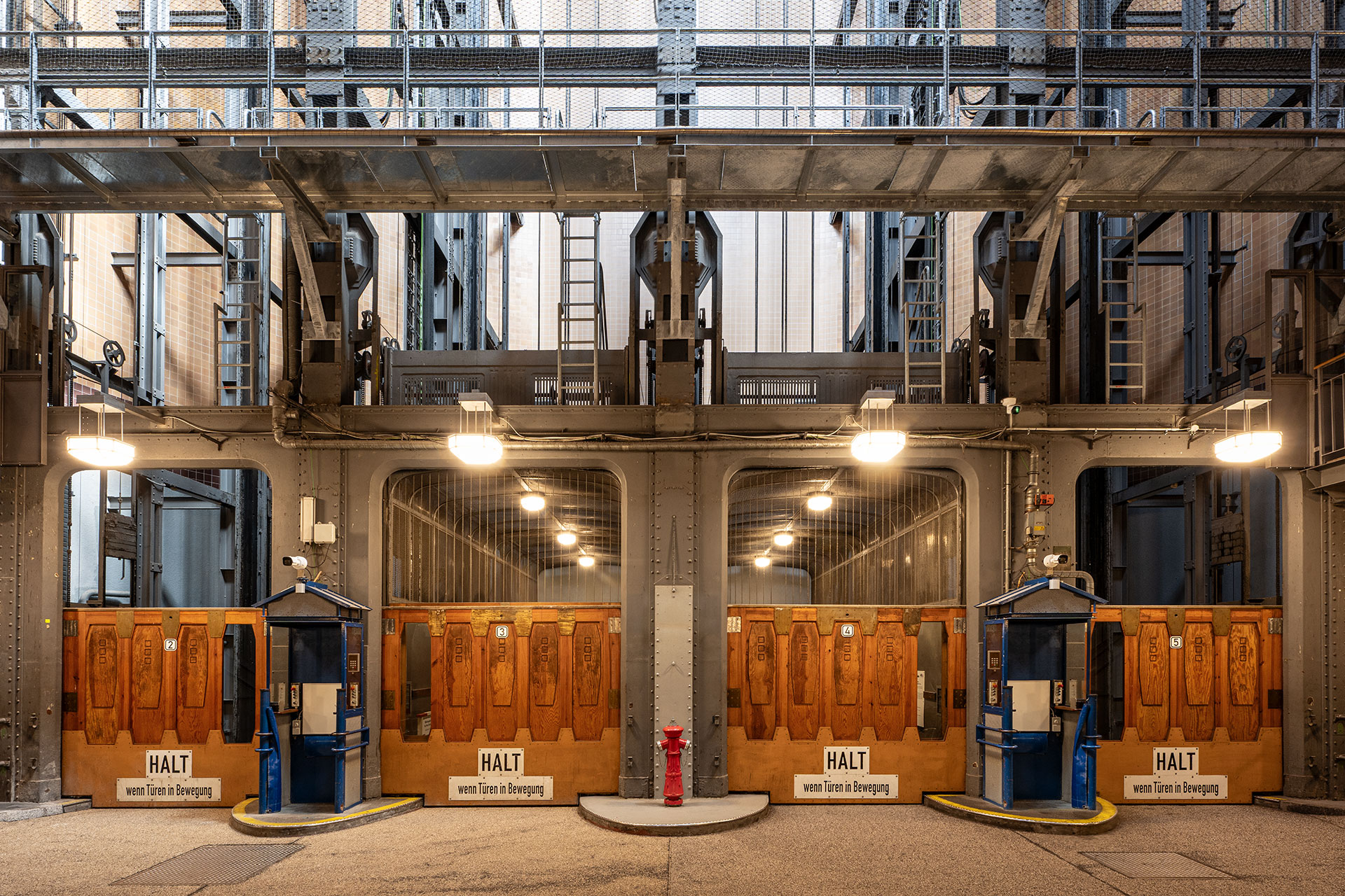 HALT – Historische Fahrstühle im Alten Elbtunnel Hamburg