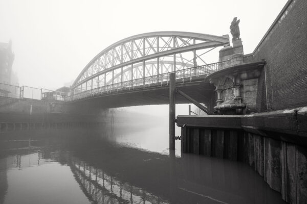 Brooksbrücke im Nebel